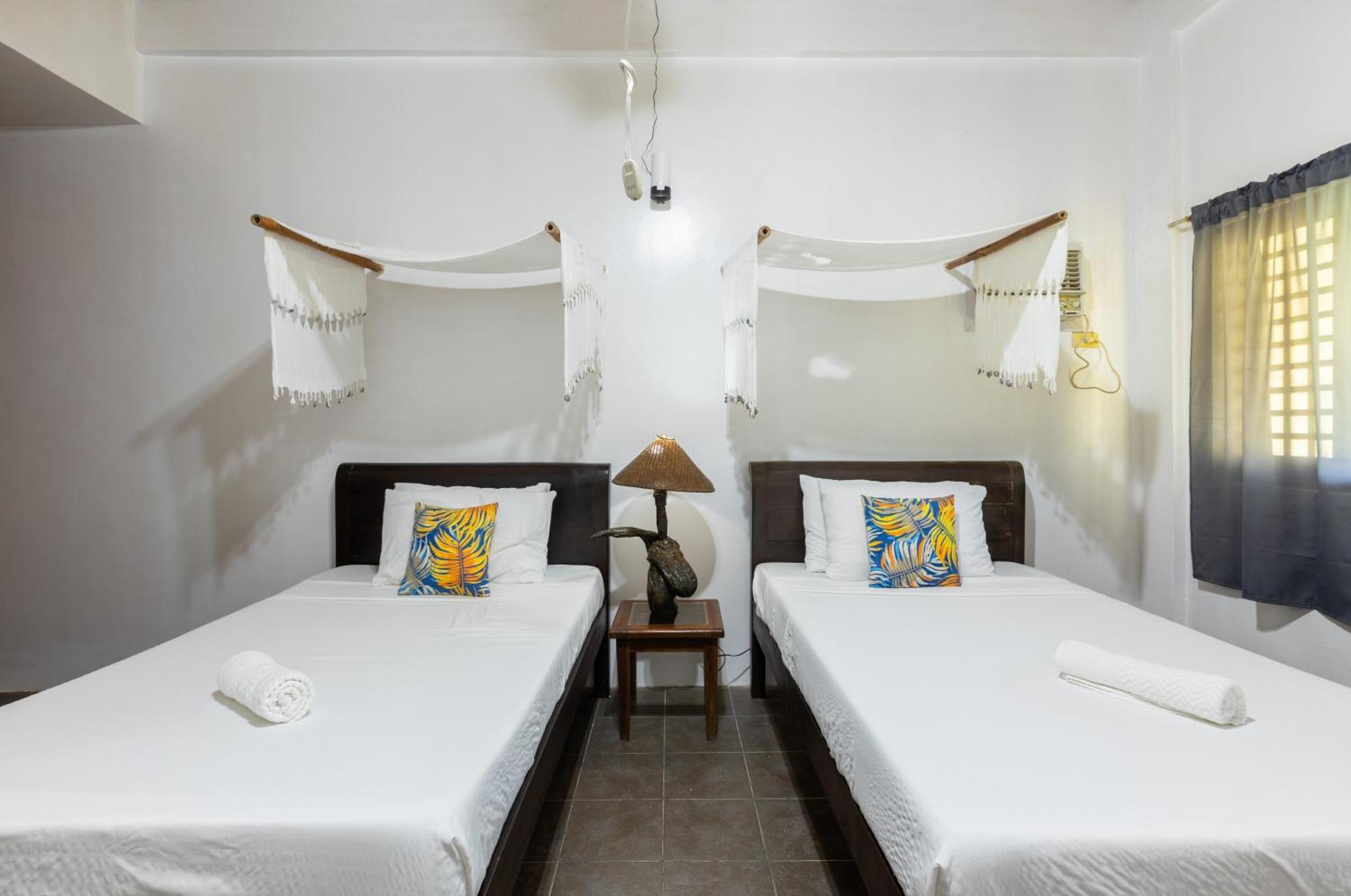 Nabulao Beach Resort Hinoba-an Exterior photo